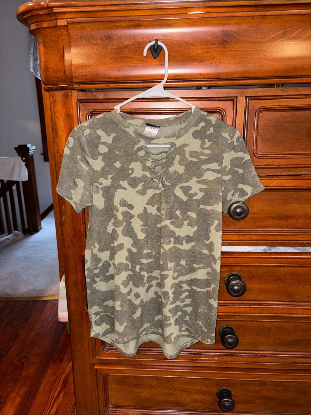 Modern Lux Camo Lace-Up Neck Tee XS Green Camouflage Top